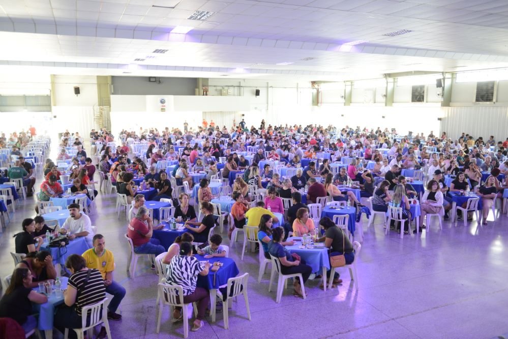 Show de Prêmios da Solidariedade lota salão do Clube dos Metalúrgicos